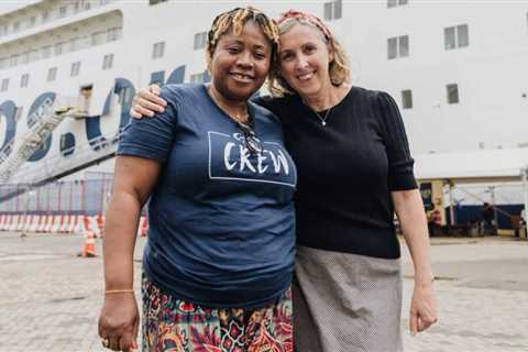 Mom and Daughter Reunite With Nurse Who Saved Their Lives 30 Years Ago–Now as Co-Workers