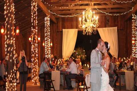 A Rustic Barn Wedding in Beautiful Arizona